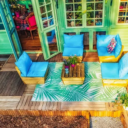 Fairytale House - Enchanted Getaway In Bospark בקתה *