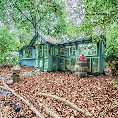 בקתה Fairytale House - Enchanted Getaway In Bospark *