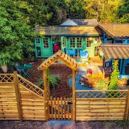 Fairytale House - Enchanted Getaway In Bospark בקתה