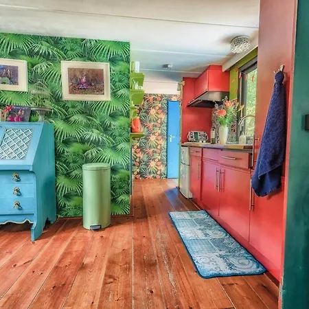 בקתה Fairytale House - Enchanted Getaway In Bospark