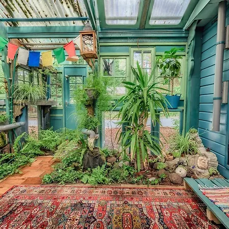 Fairytale House - Enchanted Getaway In Bospark בקתה *