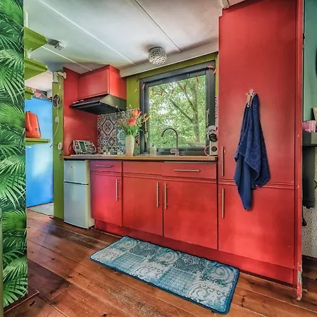 Fairytale House - Enchanted Getaway In Bospark בקתה