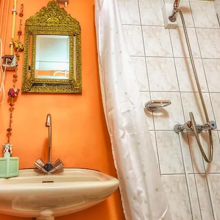 Fairytale House - Enchanted Getaway In Bospark בקתה