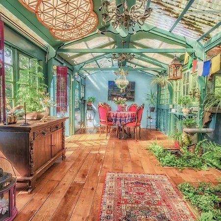 Fairytale House - Enchanted Getaway In Bospark בקתה