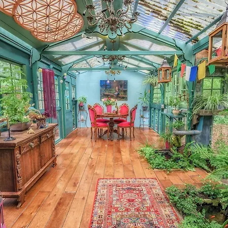 Fairytale House - Enchanted Getaway In Bospark